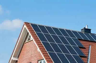 有屋頂就能裝？家用太陽能與風(fēng)能發(fā)電站安裝全解析